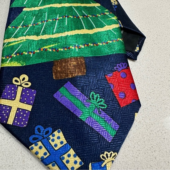 Novelty Christmas tie in guc - Picture 6 of 7